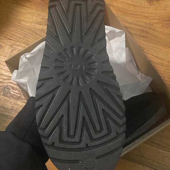 Black Ugg boots - Picture 6 of 11